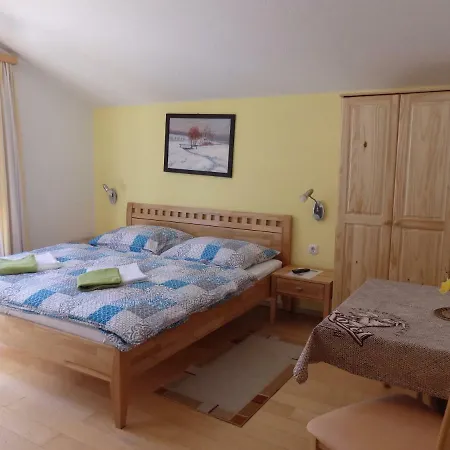 Δωμάτια σε οικογενειακή κατοικία Dagmar *